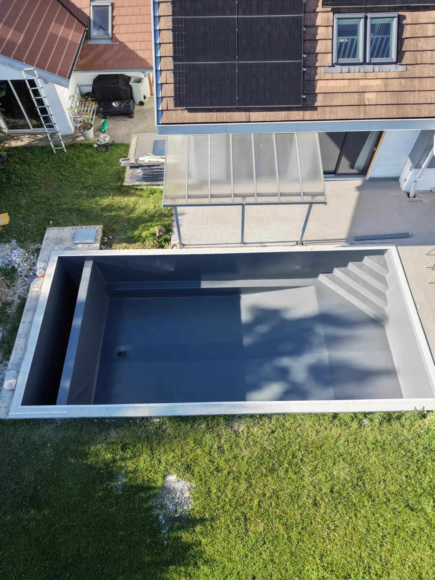 Gris anthracite — escalier d'angle — photo 3