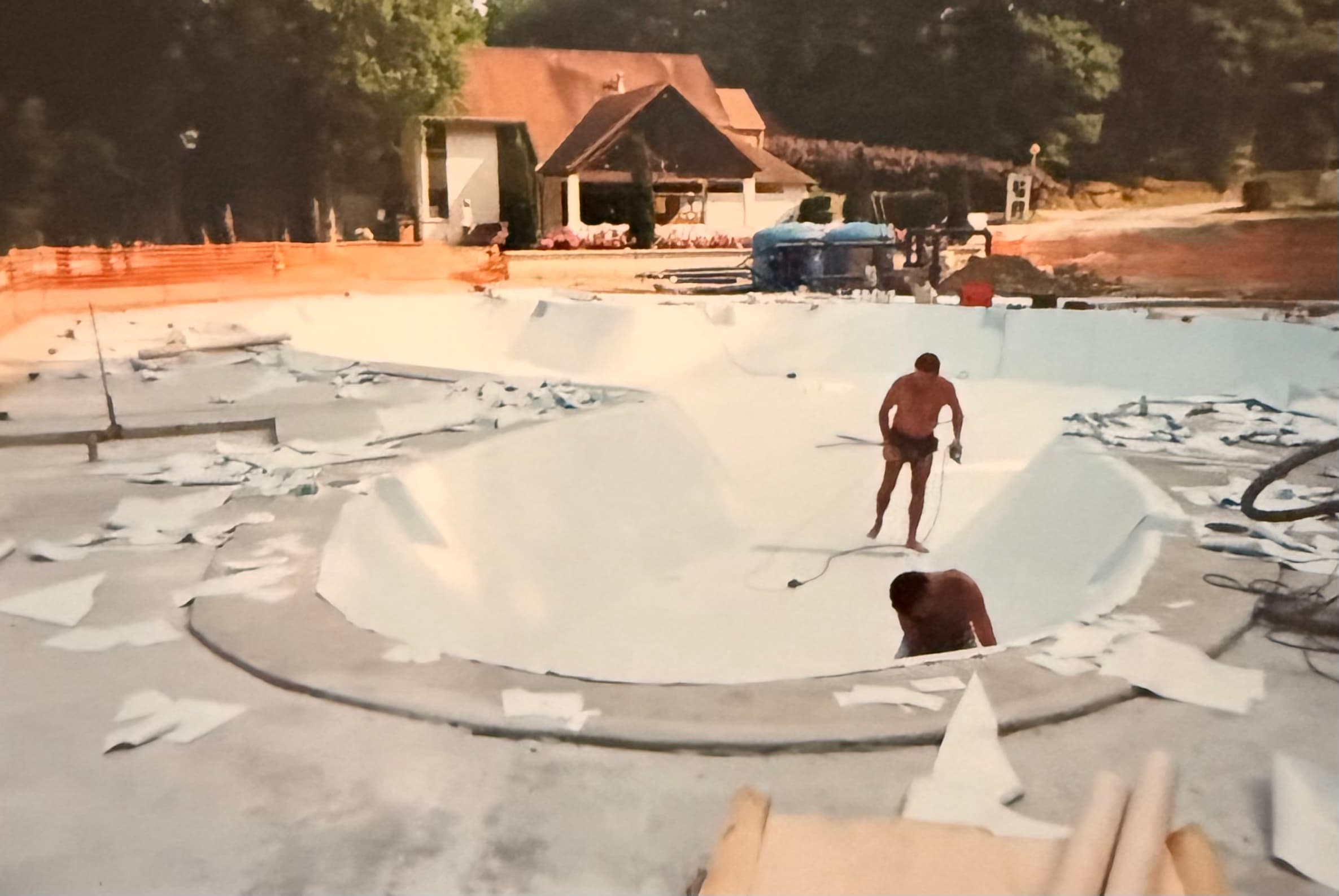 Pose résidentielle sur bassin forme haricot, années 1980